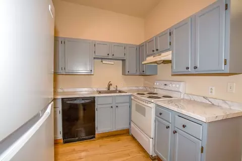 54 Main St, Lee, MA 01238