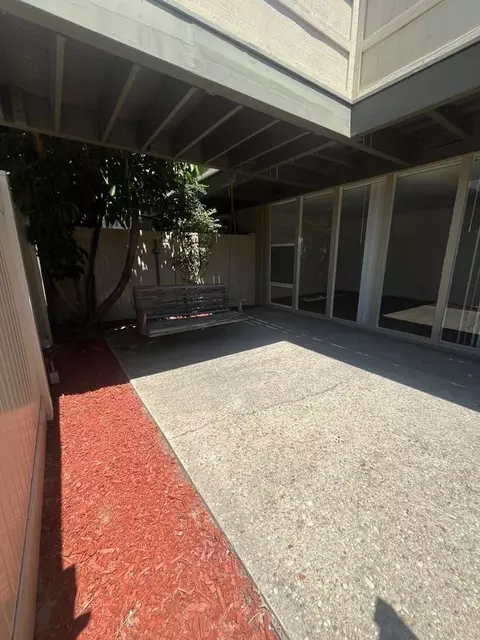 3595 Elm Ave, Long Beach, CA 90807 photo 2