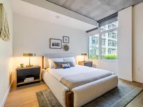 1550 NW Naito Pkwy, Portland, OR 97209