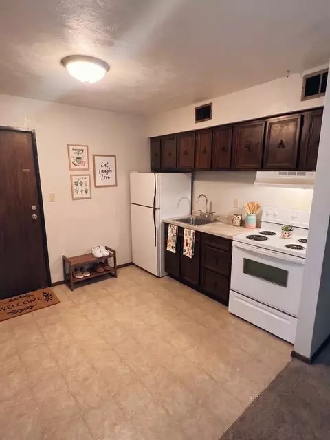 746 Russell Rd, Waterloo, IA 50701