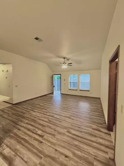 1304 Commerce Dr, Norman, OK 73071 photo 4