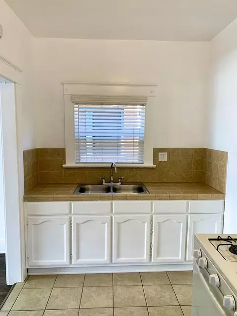 1415 E 2nd St, Long Beach, CA 90802