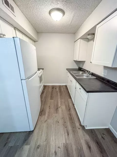 1307 SW Harrison St, Topeka, KS 66612