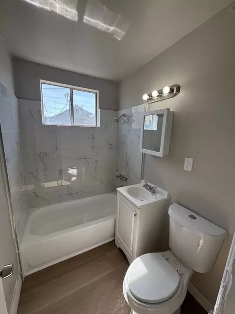 517 W 84th St, Los Angeles, CA 90044