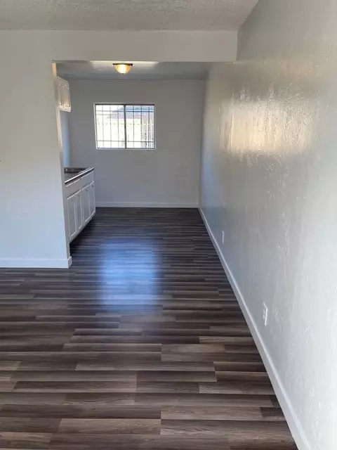 517 W 84th St, Los Angeles, CA 90044