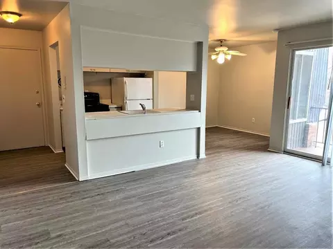 21641 Hillside Dr, Clinton Township, MI 48035