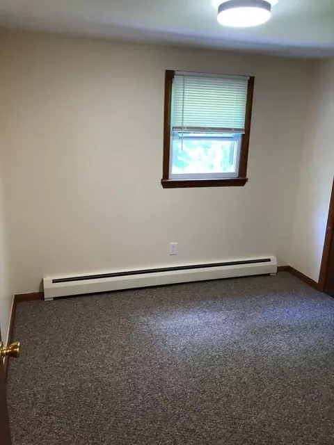 160 Farrows St, Putnam, CT 06260