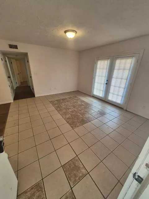 2103 W Beebe Capps Expy, Searcy, AR 72143