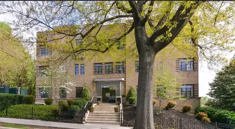 2911 Newark St NW, Washington, DC 20008 photo 16