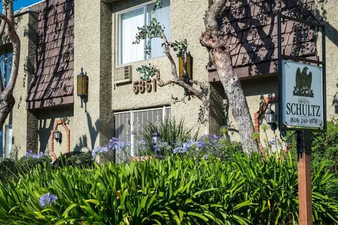 5851 Hazeltine Ave, Van Nuys, CA 91401