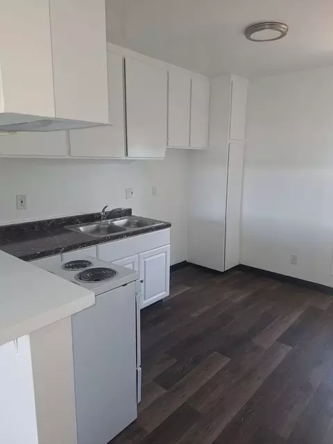 8615 Columbus Ave, Los Angeles, CA 91343