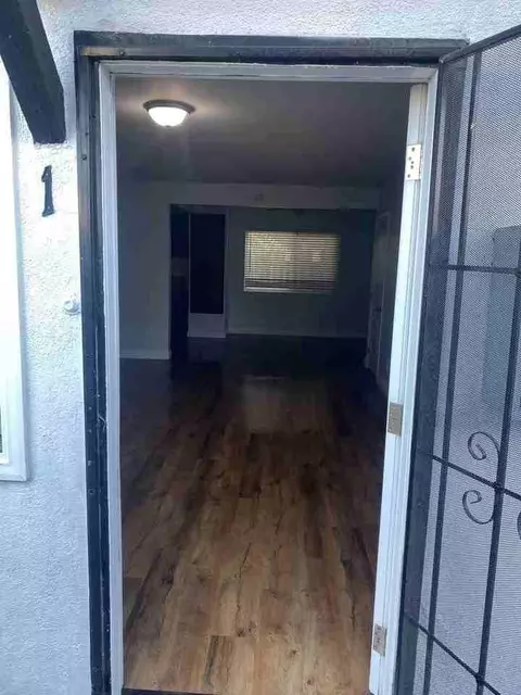 6045 Cherry Ave, Long Beach, CA 90805