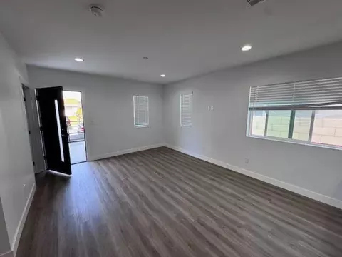 1542 W 84th St, Los Angeles, CA 90047