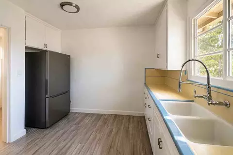 1553 Riverside Dr, Glendale, CA 91201
