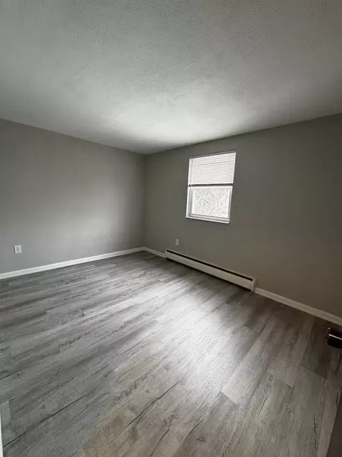 30 Worthen St, Chelmsford, MA 01824
