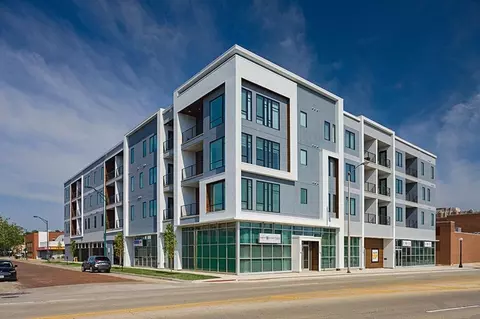217 S Neil St, Champaign, IL 61820