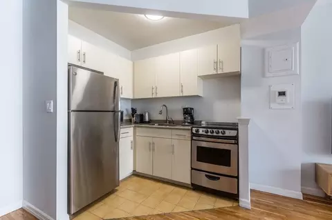 200 E 11th St, New York, NY 10003