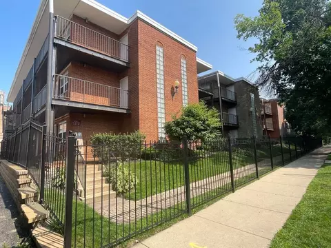 4543 N Dover St, Chicago, IL 60640