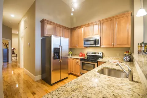 195 Mcgregor St, Manchester, NH 03102