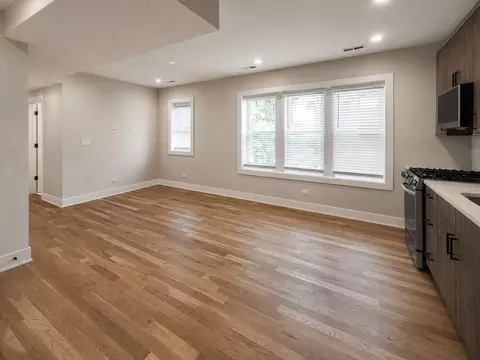 3356 N Sheffield Ave, Chicago, IL 60657