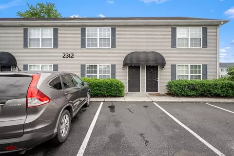 2312 Willowbrook Dr, Murfreesboro, TN 37130