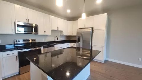 880 N Main St, Oregon, WI 53575