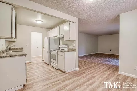 6500 SW Scholls Ferry Rd, Raleigh Hills, OR 97223