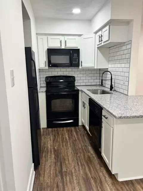 2315 Harrodsburg Rd, Lexington, KY 40504