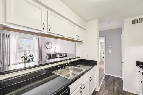 7050 Ducketts Ln, Elkridge, MD 21075