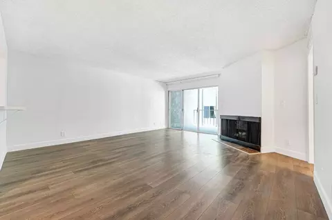 8300 De Longpre Ave, West Hollywood, CA 90069
