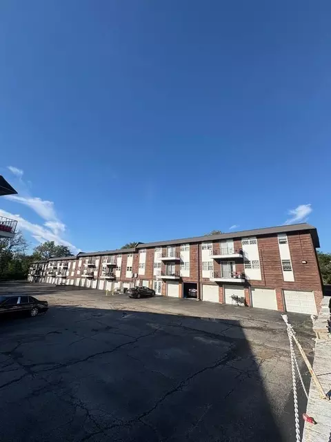 7217 N University St, Peoria, IL 61614
