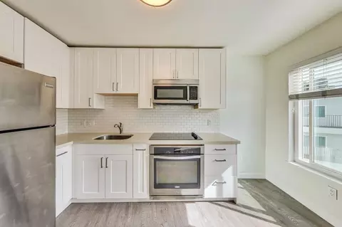 245 Lee St, Oakland, CA 94610
