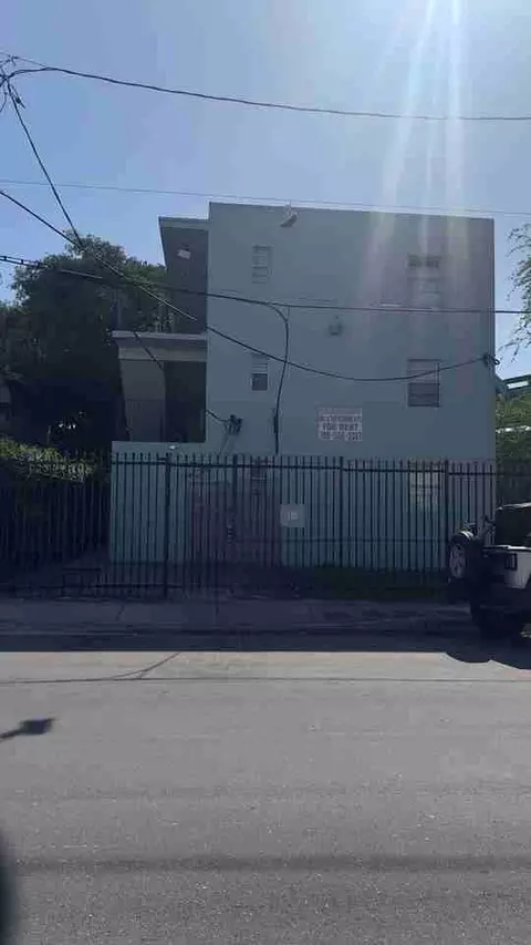 352 NW 11th St, Miami, FL 33136
