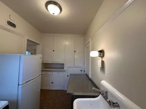 3825 N Oakland Ave, Shorewood, WI 53211