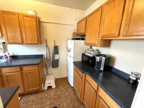 3825 N Oakland Ave, Shorewood, WI 53211