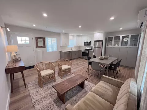 6243 Vineland Ave, Los Angeles, CA 91606