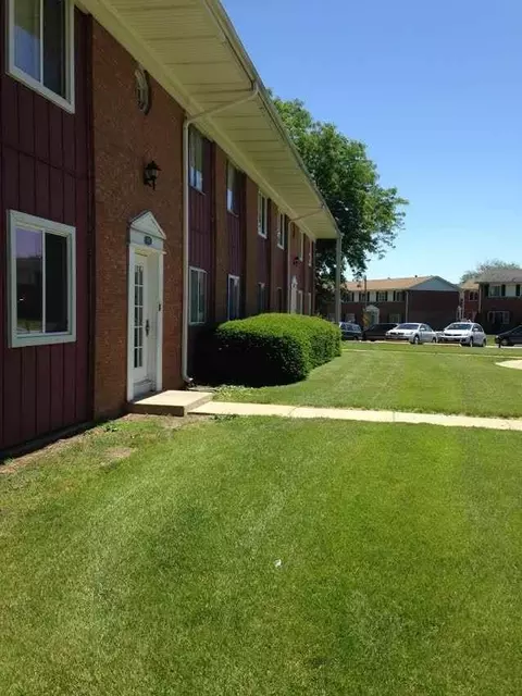 1341 Monomoy St, Aurora, IL 60506