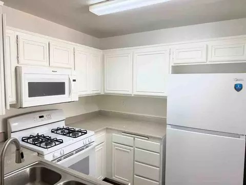 7020 Remmet Ave, Los Angeles, CA 91303