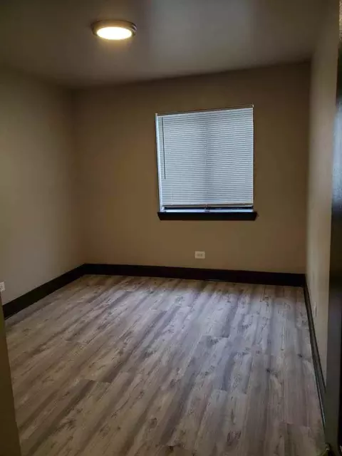 963 E 84th St, Chicago, IL 60619