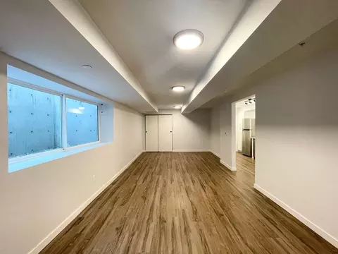 702 2nd Ave W, Seattle, WA 98119 photo 2