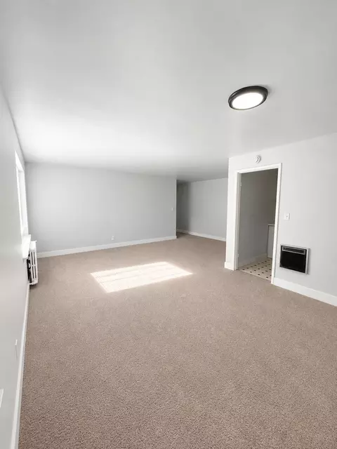702 2nd Ave W, Seattle, WA 98119