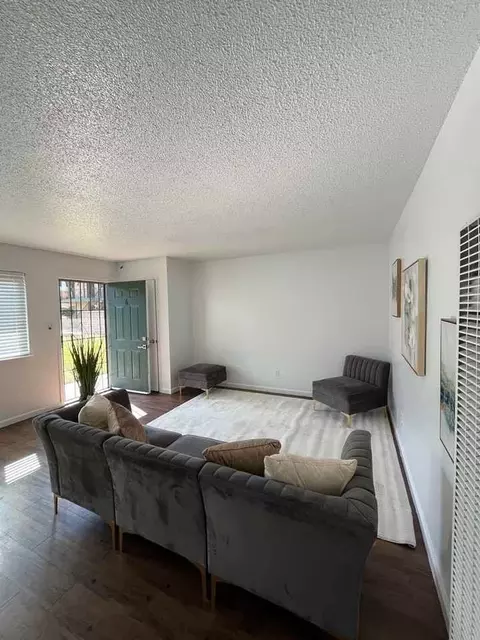 1144 Pioneer Ave, Turlock, CA 95380