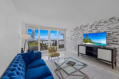 1717 N Bayshore Dr, Miami, FL 33132
