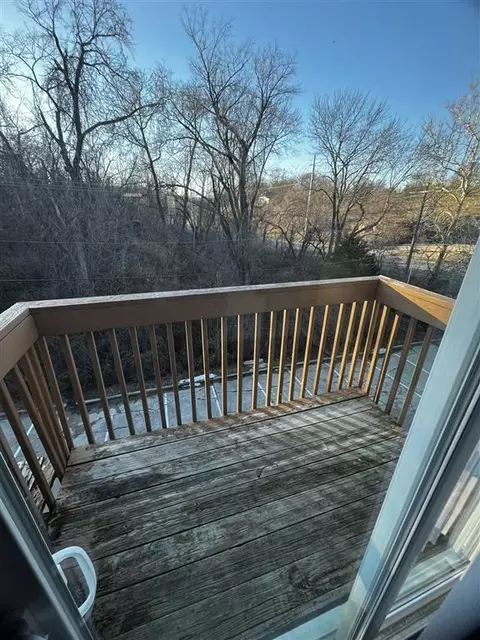 414 Hillside Dr, Independence, MO 64050