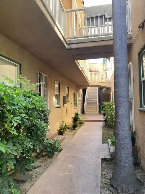 715 E 5th St, Long Beach, CA 90802