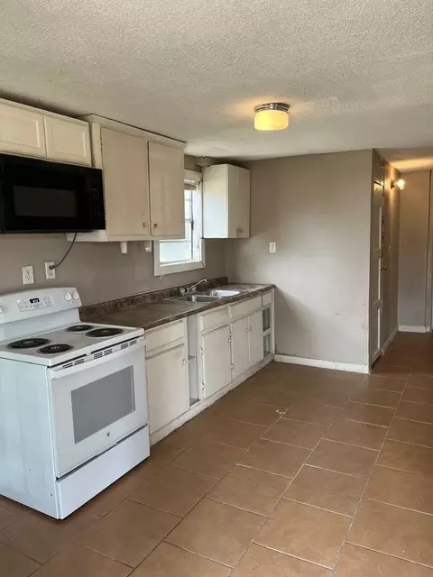 906 E Cotton St, Longview, TX 75602 photo 8