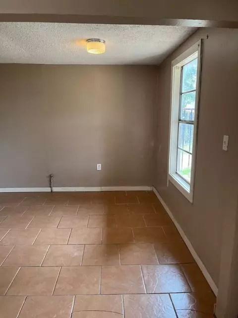 906 E Cotton St, Longview, TX 75602