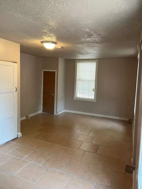 906 E Cotton St, Longview, TX 75602 photo 7
