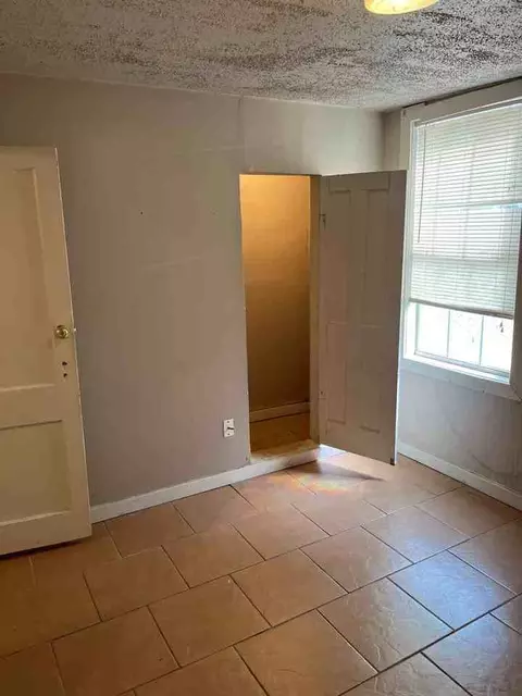 906 E Cotton St, Longview, TX 75602 photo 6