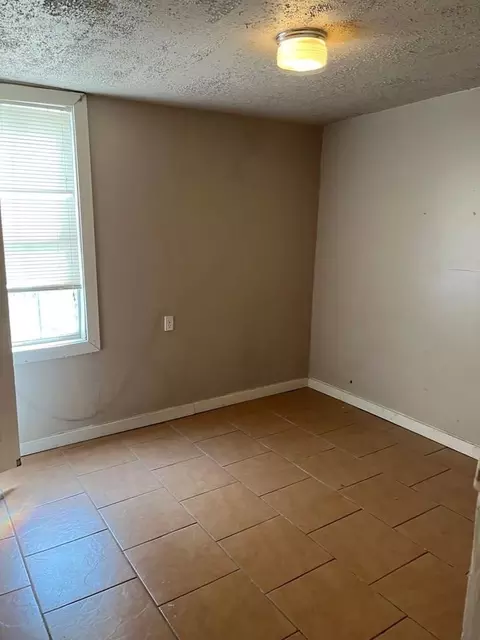 906 E Cotton St, Longview, TX 75602 photo 5